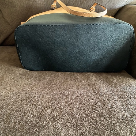 Michael Kors Bag - LIKE NEW! - Picture 3 of 5